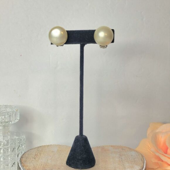 5/$25 Signed faux pearl button clip on earrings - Picture 1 of 2